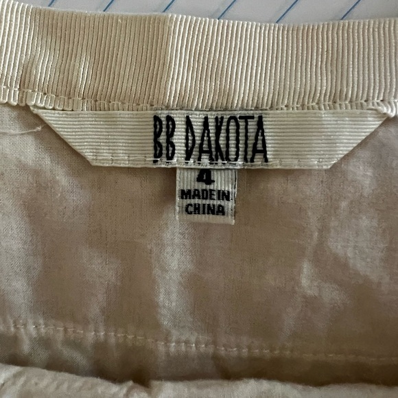 BB Dakota cream eyelet lined mini skirt size 4 side zip closure - Picture 4 of 6